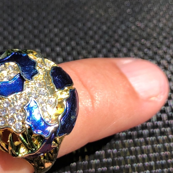 Ring - Picture 5 of 9